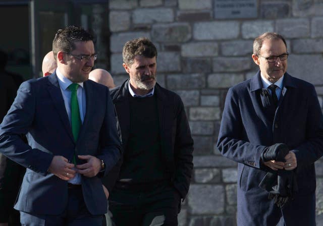 Roy Keane (centre) and Martin O’Neill (right) arrive for the funeral of Liam Miller 