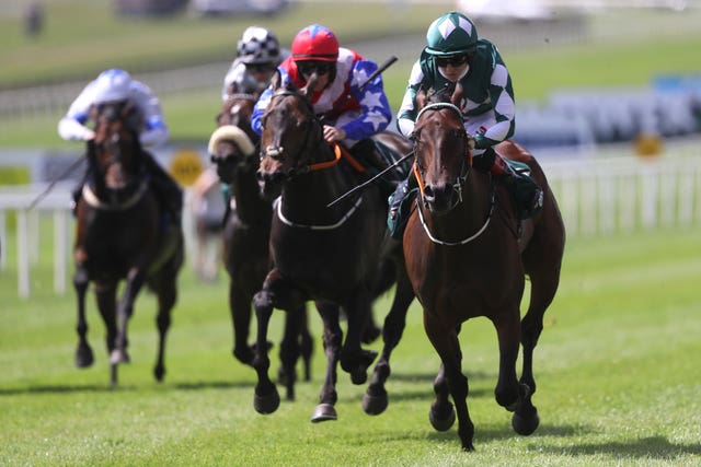 Mooneista winning the Paddy Power Sapphire Stakes
