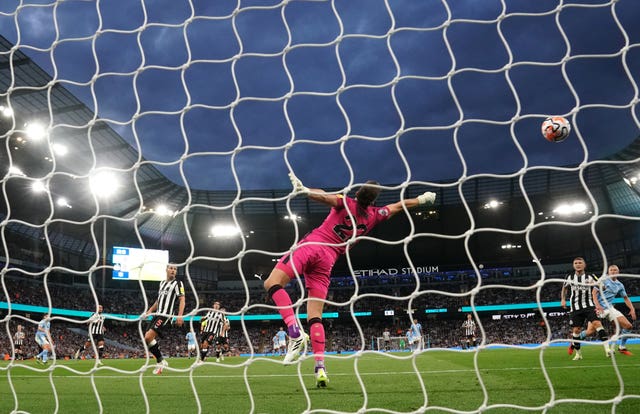 Julian Alvarez fires Manchester City to hard-fought win over Newcastle