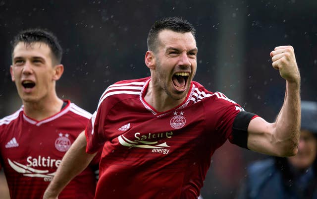 Paul Quinn scored the winner as 10-man Aberdeen beat Celtic