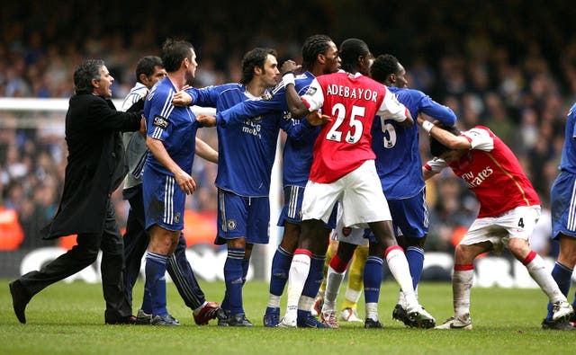 Mourinho tries to keep the peace during Chelsea's League Cup final win over Arsenal in 2007