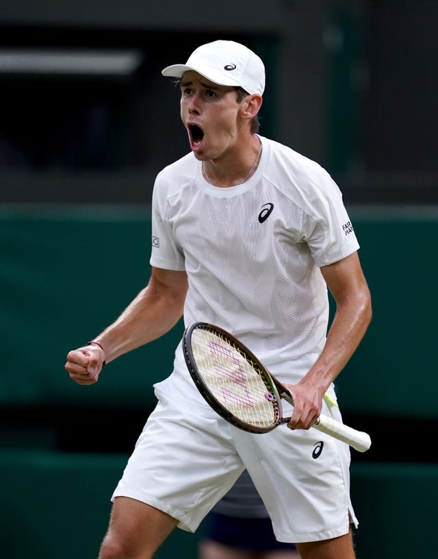 Alex De Minaur turned the match around after losing the first set