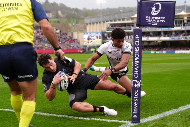 Henry Arundell scores a try in the corner