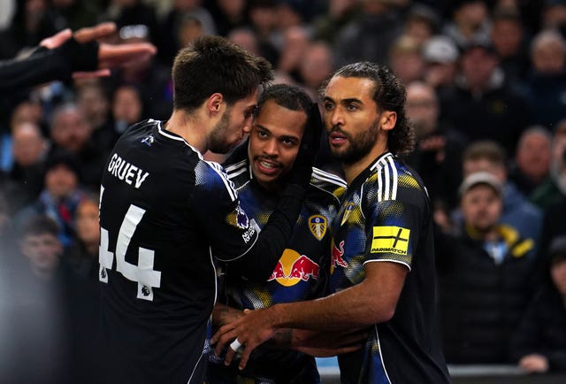 Lukas Nmecha celebrates with Dominic Calvert-Lewin and Ilia Gruev