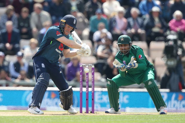 Eoin Morgan hits out on his way to 71 not out