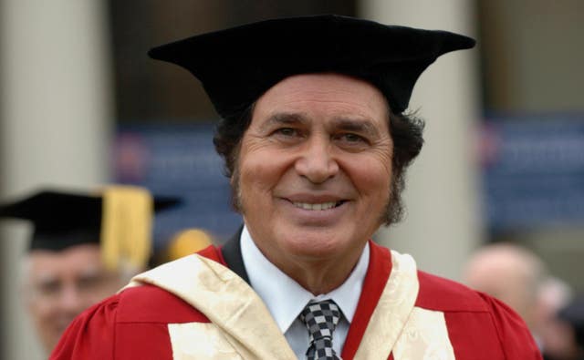 SHOWBIZ Engelbert
