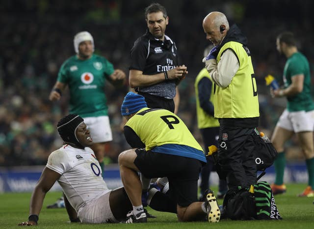 Maro Itoje receives treatment after picking up a knee injury