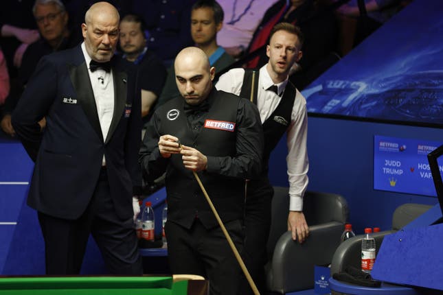 Judd Trump (right) and Hossein Vafaei