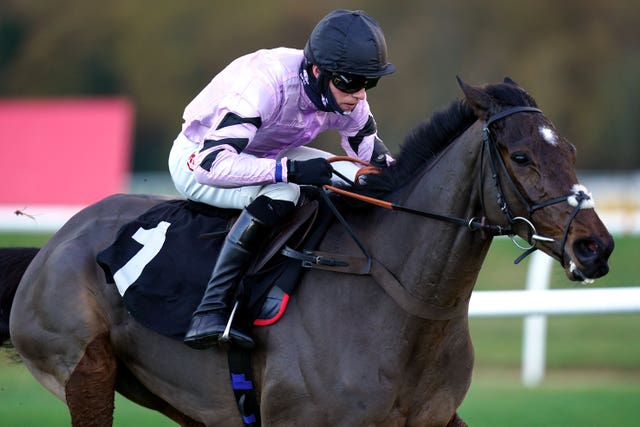 Stage Star winning as a novice hurdler