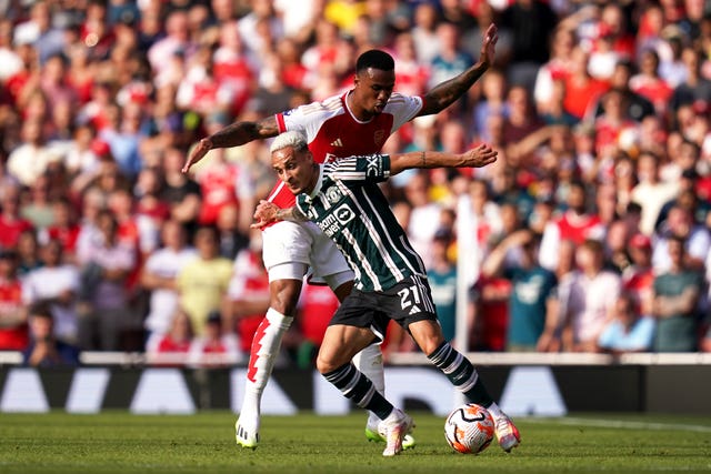 United welcome Arsenal to Old Trafford on Sunday