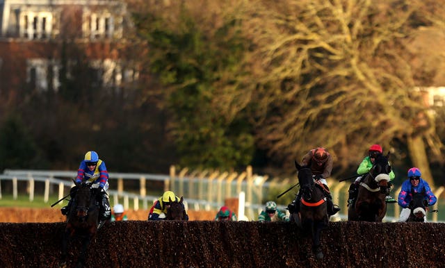 Jepeck (far left) leads over the last to win the Veterans' Final