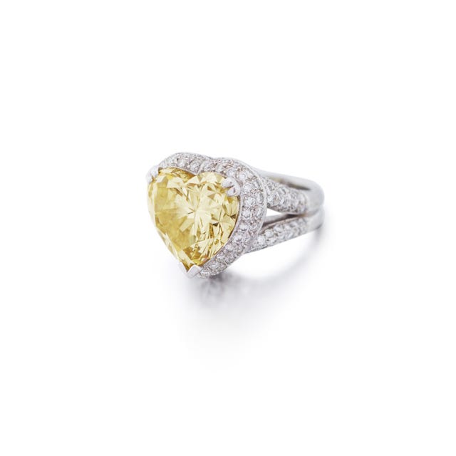 Dame Shirley Bassey’s yellow diamond ring 