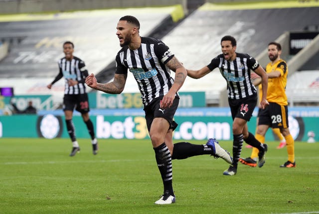 Jamaal Lascelles headed Newcastle ahead in their draw with Wolves.