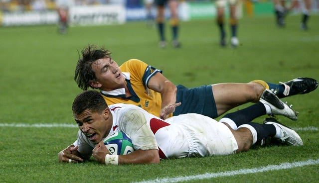 Jason Robinson's try just before half-time gives England a 14-5 lead