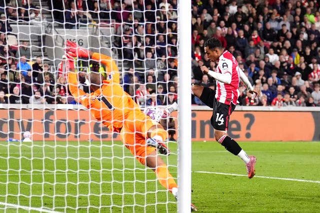 Brentford’s Fabio Carvalho (right) scores a late equaliser