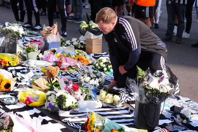Eddie Howe lays flowers outside St James' Park