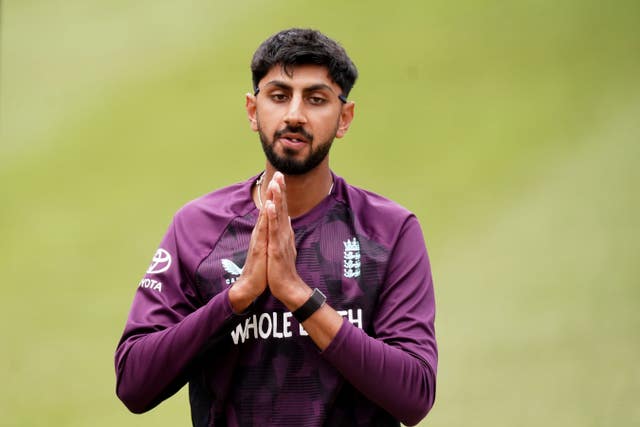 Shoaib Bashir puts his hands together in training.