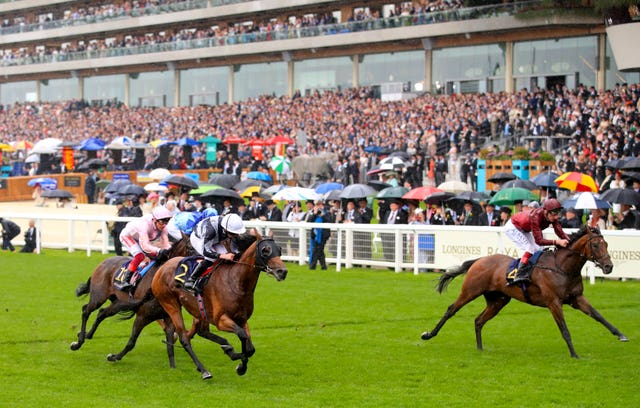 Circus Maximus held off King Of Comedy in the St James's Palace Stakes