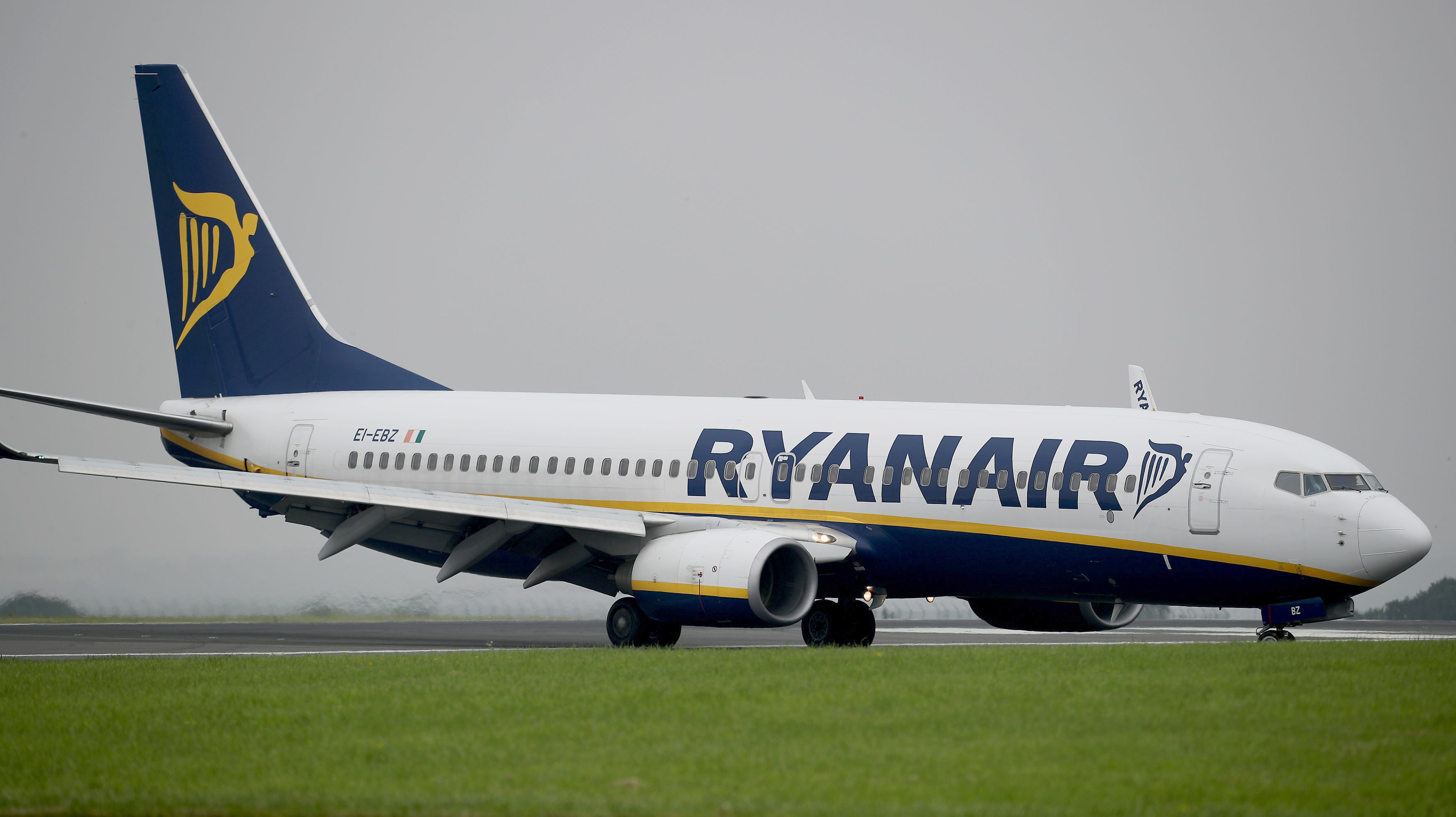 Ryanair apologises to passenger over incident on plane