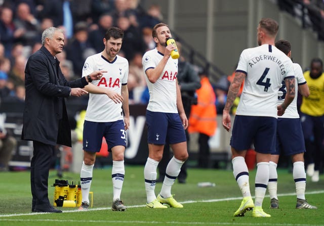 Jose Mourinho talks to his players