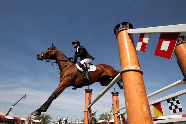 Sir Mark Todd riding Leonidas II in his eventing days