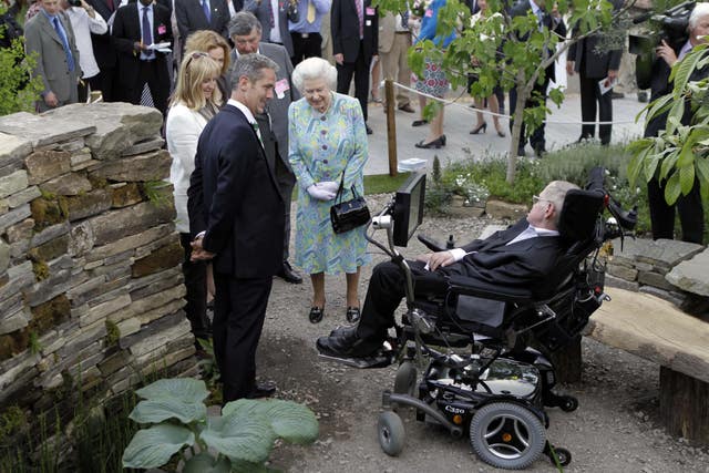 The Queen with Stephen Hawking as she visits gardens at the RHS Chelsea Flower Show, at the Royal Hospital, Chelsea, London (PA)