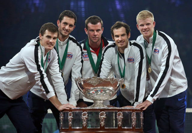 Andy Murray and the Great Britain team with the Davis Cup trophy in 2015