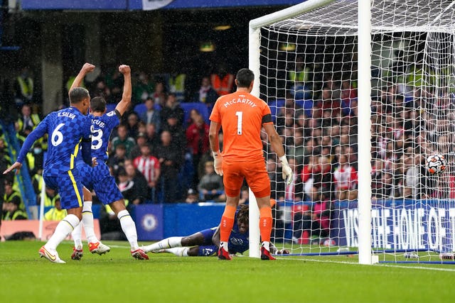 Chelsea leave it late but take over at the top of the table PLZ Soccer Chelsea leave it late but take over at the top of the table PLZ Soccer