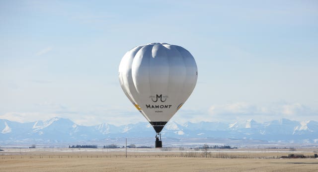 Hot air balloon record attempt