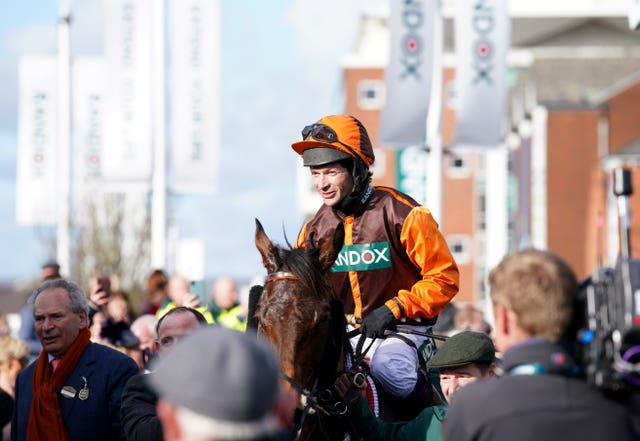 Noble Yeats and Sam Waley-Cohen return victorious