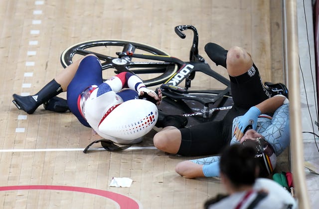 Laura Kenny crashed early on in the women’s omnium and failed to get on the podium
