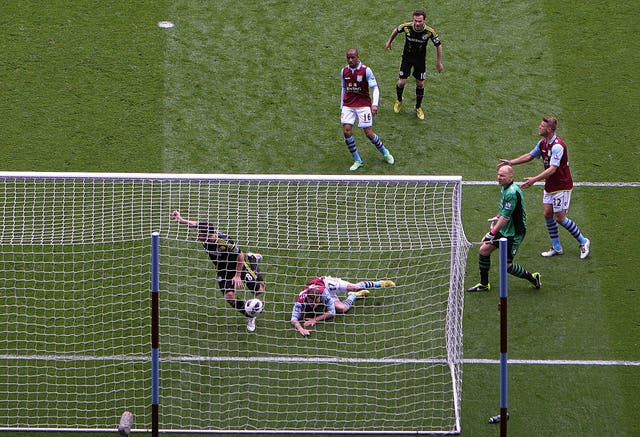 Frank Lampard scored twice in a win at Aston Villa to become Chelsea's record goalscorer