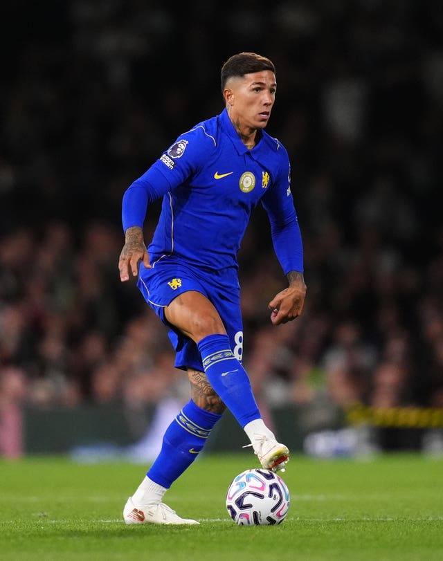 Enzo Fernandez controlling the ball