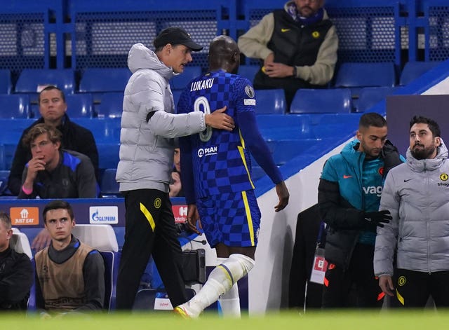 Thomas Tuchel, left, speaks to Romelu Lukaku 