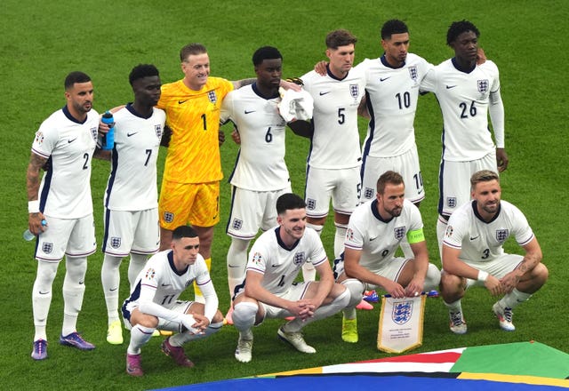 England''s players pose before the kick-off