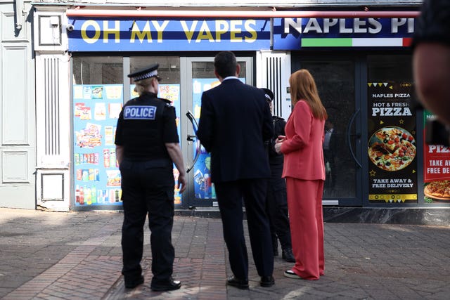 Andy Burnham and Angela Rayner with police outside a vape shop in Ilkeston
