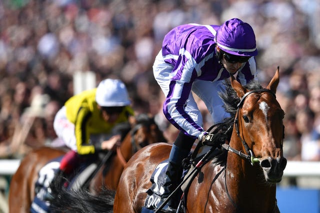 Saxon Warrior on his way to victory in the 2000 Guineas