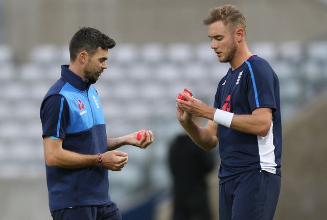 James Anderson (left) and Stuart Broad 