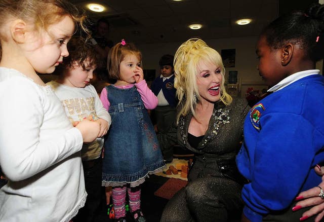 Dolly Parton launches literacy scheme – Rotherham