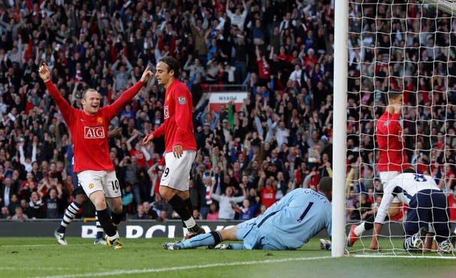 Wayne Rooney celebrates Dimitar Berbatov (centre) scoring United's fifth goal