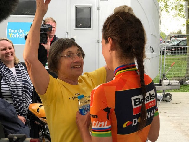 Lizzie Deignan celebrates with her gran after the 2017 Tour de Yorkshire