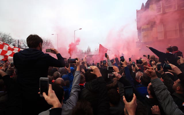 Fans let off flares in the build-up to the Champions League quarter-final clash between the sides, when missiles were thrown at the City team bus
