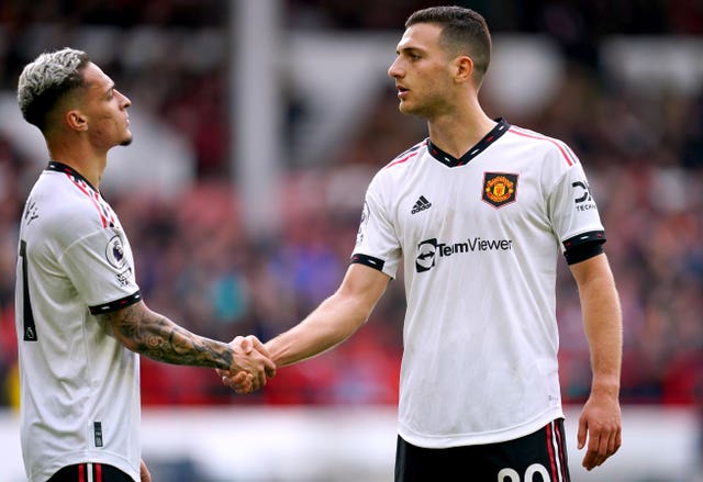 Manchester United shrug off injury worries to ease past Nottingham Forest