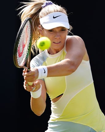 Katie Boulter hits a backhand against Alison Riske