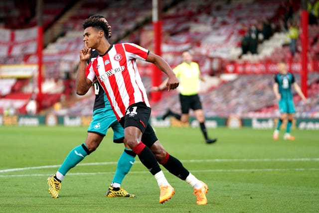 Brentford sting Swansea in Griffin Park swansong to reach play-off final