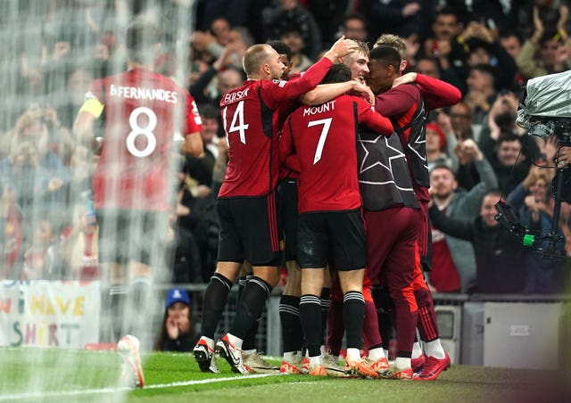 Manchester United’s Rasmus Hojlund (third right) celebrates scoring