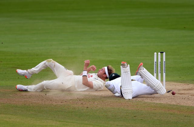 Stuart Broad failed to run out Azhar Ali