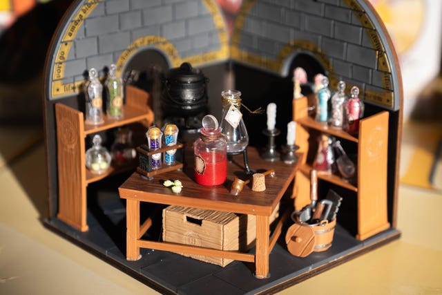 Miniverse Make It Mini Potions Class, £49.99