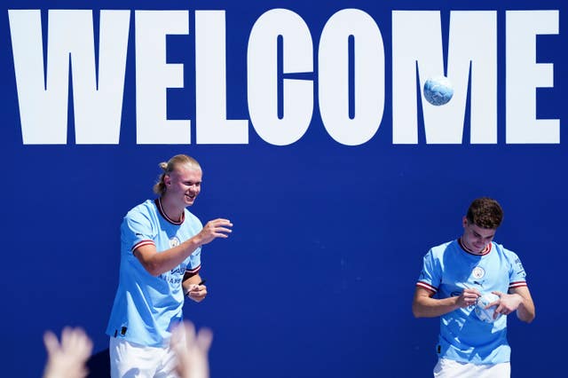 Manchester City players Erling Haaland and Julian Alvarez