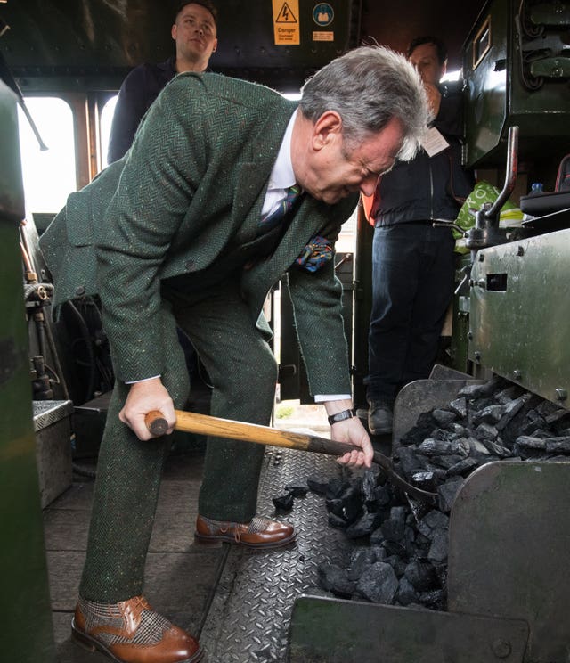 Alan Titchmarsh shovels coal